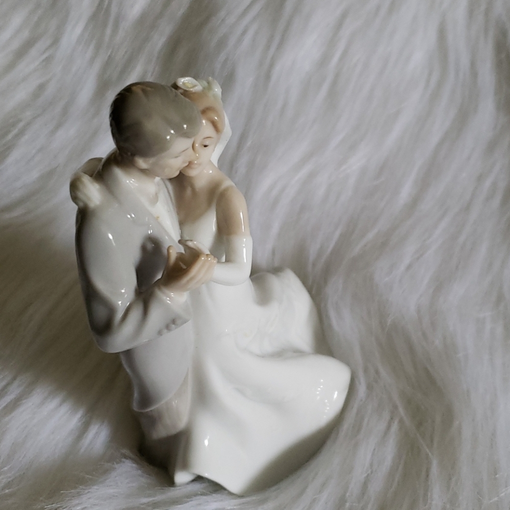 Figure - Picture 3 of 4